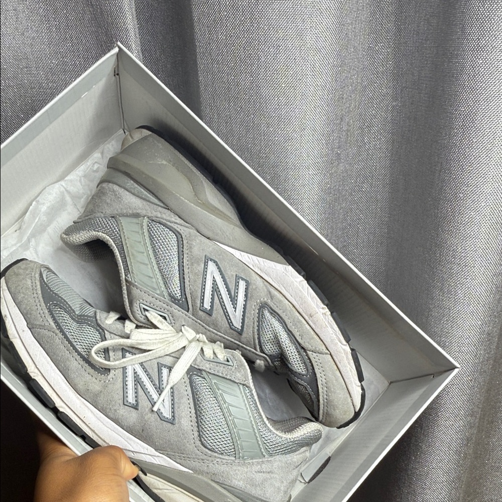 New Balance Men's Light Gray Sneakers